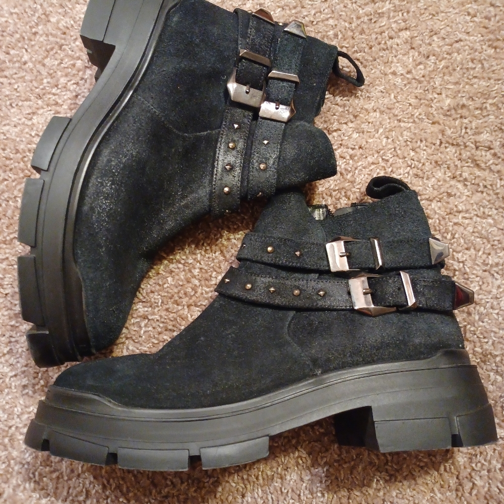 Gorgeous Black Suede Dante Metal  Buckle Combat boots size 9